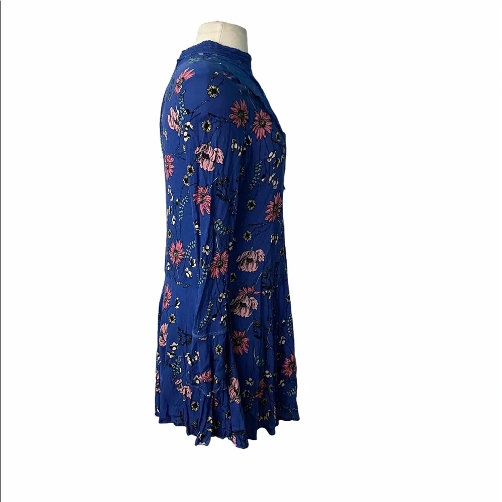 Lulus floral lace top long sleeve size- medium - Picture 3 of 8